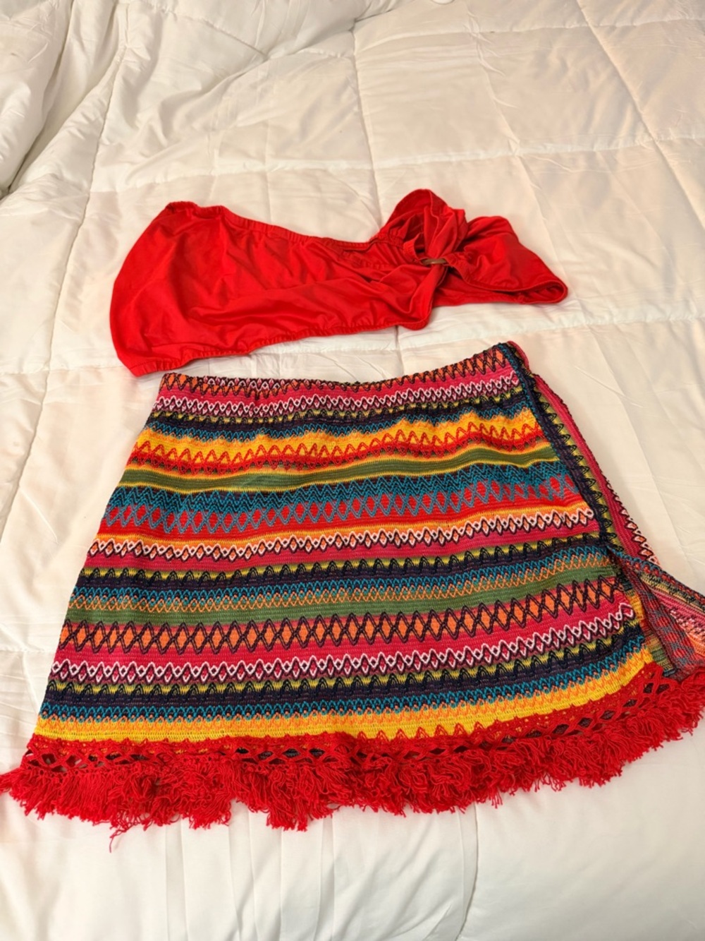 SHEIN Multicolor Knit Fringe Mini Skirt with Red Trim